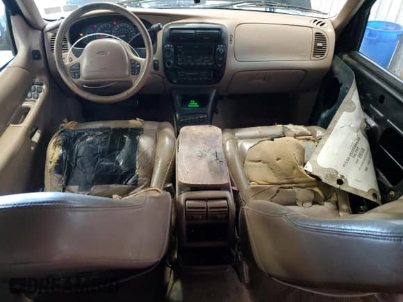 ✅ 2001 Ford Explorer Eddie Bauer • VIN: 1FMDU74EX1UB03999 • Lot: 76602964. Wystawiony na Copart z przebiegiem 222 756 mil. Bezpłatny archiwum sprzedaży aukcyjnych z USA i szczegółowy raport historii pojazdu na DreamBid. Zdjęcie 8.