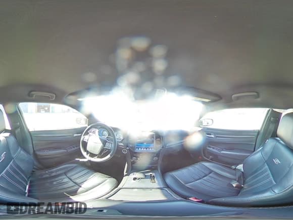 ✅ 2013 Chrysler 300 S • VIN: 2C3CCABG8DH586425 • Lot: 82609745. Wystawiony na Copart z przebiegiem 87 247 mil. Bezpłatny archiwum sprzedaży aukcyjnych z USA i szczegółowy raport historii pojazdu na DreamBid. Zdjęcie 14.