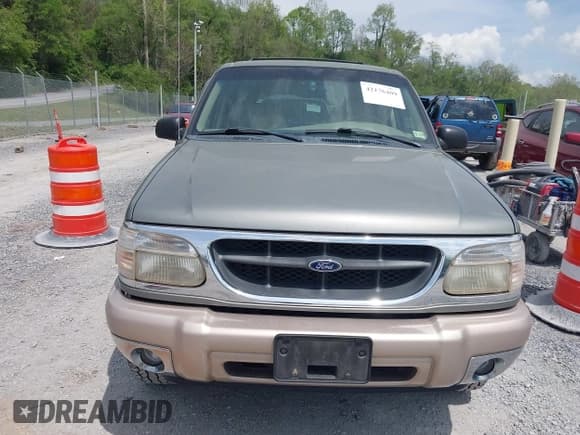 ✅ 2000 Ford Explorer Eddie Bauer • VIN: 1FMDU74E2YUA00568 • Lot: 42176409. Wystawiony na IAAI z przebiegiem 150 479 mil. Bezpłatny archiwum sprzedaży aukcyjnych z USA i szczegółowy raport historii pojazdu na DreamBid. Zdjęcie 12.