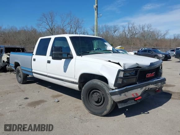 ✅ 1996 GMC Sierra 1500 • VIN: 1GTGC33R4TF018147 • Lot: 41612770. Wystawiony na IAAI z przebiegiem 106 443 mil. Bezpłatny archiwum sprzedaży aukcyjnych z USA i szczegółowy raport historii pojazdu na DreamBid. Zdjęcie 1.