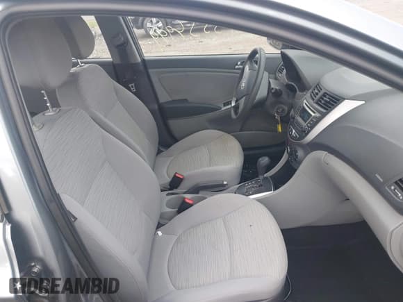 ✅ 2017 Hyundai Accent SE • VIN: KMHCT4AE8HU355519 • Lot: 43554999. Wystawiony na IAAI z przebiegiem 46 660 mil. Bezpłatny archiwum sprzedaży aukcyjnych z USA i szczegółowy raport historii pojazdu na DreamBid. Zdjęcie 5.