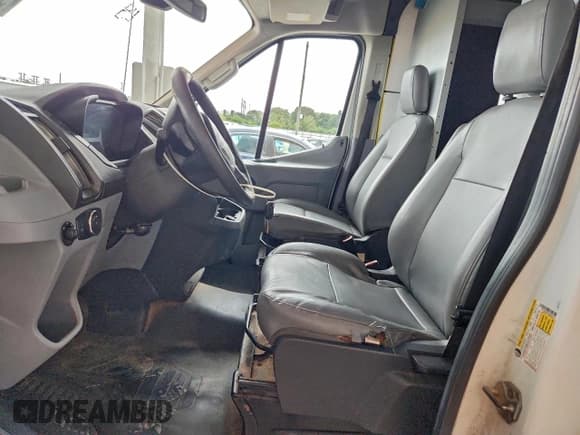 ✅ 2019 Ford Transit • VIN: 1FTYR2CM7KKA69374 • Lot: 96418065. Wystawiony na Copart z przebiegiem 66 771 mil. Bezpłatny archiwum sprzedaży aukcyjnych z USA i szczegółowy raport historii pojazdu na DreamBid. Zdjęcie 7.