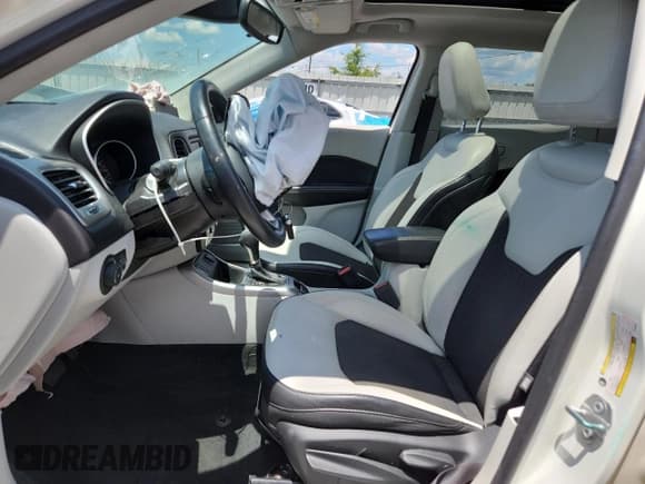 ✅ 2018 Jeep Compass Latitude • VIN: 3C4NJCBB7JT468847 • Лот: 64953685. Опубликован ранее на Copart с пробегом 105 204 миль. Бесплатный доступ к архиву аукционных продаж из США и подробный отчёт об истории автомобиля на DreamBid. Изображение 7.