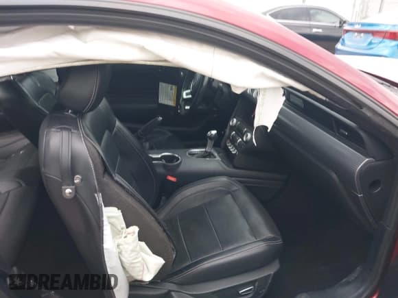 ✅ 2019 Ford Mustang GT Premium • VIN: 1FA6P8CF2K5163541 • Lot: 43174731. Wystawiony na IAAI z przebiegiem 105 898 mil. Bezpłatny archiwum sprzedaży aukcyjnych z USA i szczegółowy raport historii pojazdu na DreamBid. Zdjęcie 5.