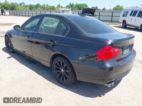 ✅ 2009 BMW 3 Series 328i xDrive • VIN: WBAPK73559A456184 • Lot: 42861662. Listed on IAAI with Not provided. Free auction sales archive from the USA and detailed vehicle history report at DreamBid. Image 3.