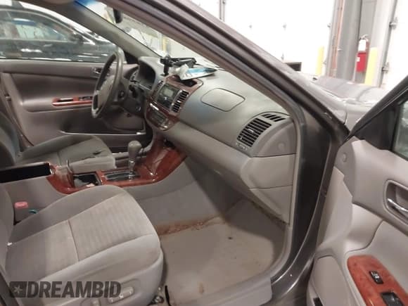 ✅ 2005 Toyota Camry LE • VIN: 4T1BE32K25U544022 • Lot: 43859864. Wystawiony na IAAI z przebiegiem 223 284 mil. Bezpłatny archiwum sprzedaży aukcyjnych z USA i szczegółowy raport historii pojazdu na DreamBid. Zdjęcie 5.