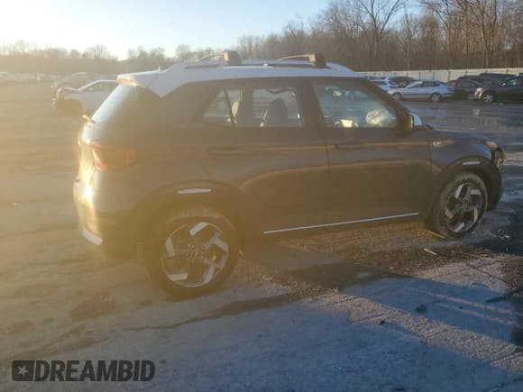 ✅ 2021 Hyundai Venue Denim • VIN: KMHRC8A30MU120607 • Lot: 86898884. Listed on Copart with 28,681 mi. Free auction sales archive from the USA and detailed vehicle history report at DreamBid. Image 3.