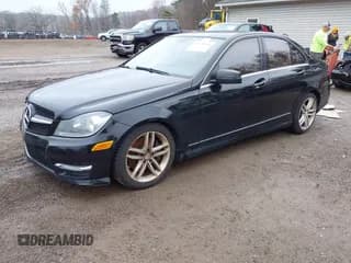 ✅ 2013 Mercedes-Benz C 300 Sport • VIN: WDDGF8AB7DR267042 • Lot: 43732914. Wystawiony na IAAI z przebiegiem 153 090 mil. Bezpłatny archiwum sprzedaży aukcyjnych z USA i szczegółowy raport historii pojazdu na DreamBid. Zdjęcie 2.