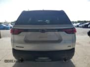 ✅ 2022 Chevrolet Traverse RS • VIN: 1GNERJKW0NJ101955 • Lot: 52910195. Wystawiony na Copart z przebiegiem 18 522 mil. Bezpłatny archiwum sprzedaży aukcyjnych z USA i szczegółowy raport historii pojazdu na DreamBid. Zdjęcie 6.