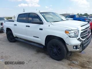 ✅ 2017 Toyota Tundra SR5 • VIN: 5TFEW5F13HX226926 • Лот: 43218924. Опубликован ранее на IAAI с пробегом 101 224 миль. Бесплатный доступ к архиву аукционных продаж из США и подробный отчёт об истории автомобиля на DreamBid. Изображение 1.