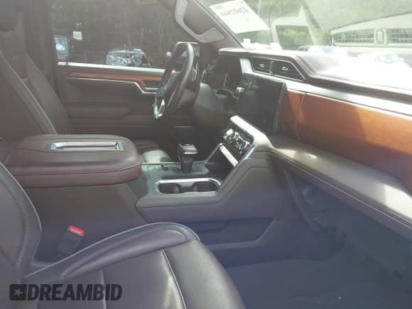 ✅ 2022 GMC Sierra 1500 • VIN: 3GTUUGET6NG585901 • Lot: 42601844. Wystawiony na IAAI z przebiegiem 57 633 mil. Bezpłatny archiwum sprzedaży aukcyjnych z USA i szczegółowy raport historii pojazdu na DreamBid. Zdjęcie 5.