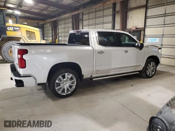 ✅ 2024 Chevrolet Silverado 1500 High Country • VIN: 1GCUDJEL7RZ276795 • Лот: 92240195. Опубликован ранее на Copart с пробегом 13 966 миль. Бесплатный доступ к архиву аукционных продаж из США и подробный отчёт об истории автомобиля на DreamBid. Изображение 3.