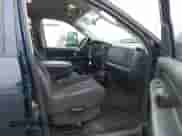 2005 Dodge 3500 SLT z VIN 3D7LS38C35G814451, wystawiony jako IAAI lot #41188892 z przebiegiem 247 468 mil mil oraz . Historia ofert i sprzedaży dostępna na DreamBid. Obrazek 5.