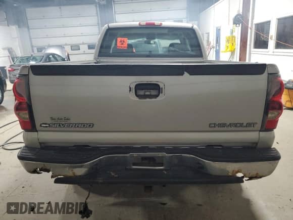 ✅ 2005 Chevrolet Silverado 1500 LS • VIN: 1GCEK19V05Z305800 • Lot: 86966714. Wystawiony na Copart z przebiegiem 340 587 mil mil. Skorzystaj z bezpłatnego archiwum sprzedaży aukcyjnych z USA i zobacz szczegółowy raport historii pojazdu na DreamBid. Zdjęcie 6.
