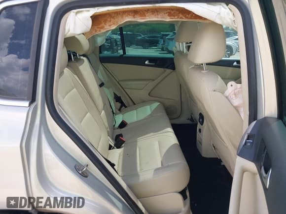 ✅ 2012 Volkswagen Tiguan S • VIN: WVGBV7AX6CW585386 • Lot: 43267607. Listed on IAAI with 91,618 mi. Free auction sales archive from the USA and detailed vehicle history report at DreamBid. Image 8.