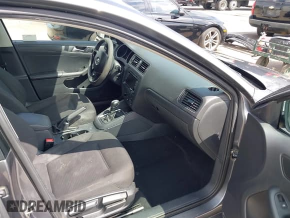 ✅ 2015 Volkswagen Jetta S • VIN: 3VW2K7AJ0FM280086 • Lot: 43258107. Wystawiony na IAAI z przebiegiem 155 552 mil. Bezpłatny archiwum sprzedaży aukcyjnych z USA i szczegółowy raport historii pojazdu na DreamBid. Zdjęcie 5.