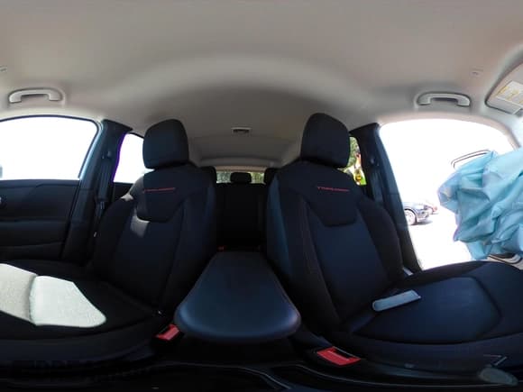 ✅ 2023 Jeep Renegade Trailhawk • VIN: ZACNJDC13PPP66434 • Лот: 39951357. Опубликован ранее на IAAI с пробегом 10 517 миль. Бесплатный доступ к архиву аукционных продаж из США и подробный отчёт об истории автомобиля на DreamBid. Изображение 17.