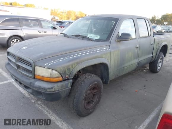 ✅ 2000 Dodge Dakota Sport • VIN: 1B7GG2AN7YS624989 • Lot: 40820872. Wystawiony na IAAI z przebiegiem Nie podano. Bezpłatny archiwum sprzedaży aukcyjnych z USA i szczegółowy raport historii pojazdu na DreamBid. Zdjęcie 2.
