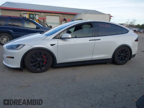 ✅ 2023 Tesla Model X Plaid • VIN: 7SAXCBE66PF408435 • Lot: 43657505. Wystawiony na IAAI z przebiegiem Nie podano. Bezpłatny archiwum sprzedaży aukcyjnych z USA i szczegółowy raport historii pojazdu na DreamBid. Zdjęcie 13.