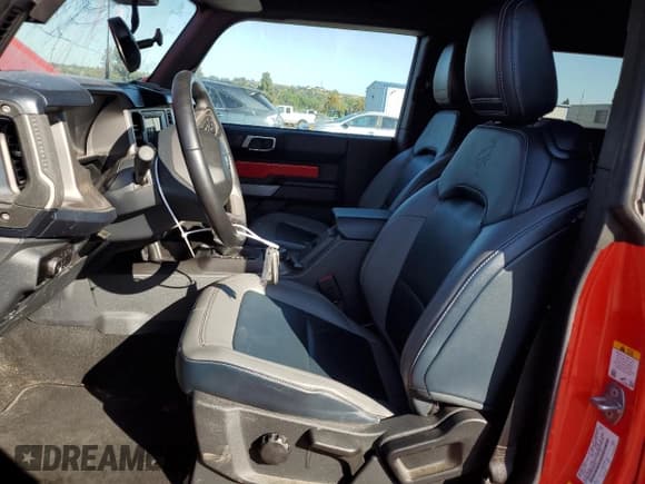 ✅ 2023 Ford Bronco • VIN: 1FMDE5CP9PLB62738 • Лот: 60513355. Опубликован ранее на Copart с пробегом 27 276 миль. Бесплатный доступ к архиву аукционных продаж из США и подробный отчёт об истории автомобиля на DreamBid. Изображение 7.