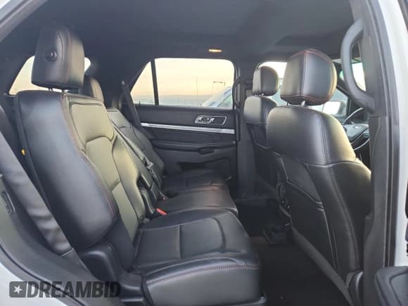 ✅ 2017 Ford Explorer Sport • VIN: 1FM5K8GT9HGB07139 • Lot: 92726265. Wystawiony na Copart z przebiegiem 14 190 mil. Bezpłatny archiwum sprzedaży aukcyjnych z USA i szczegółowy raport historii pojazdu na DreamBid. Zdjęcie 10.