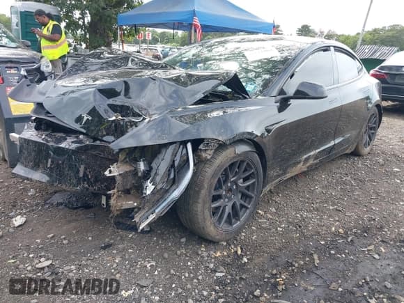 ✅ 2024 Tesla Model 3 • VIN: 5YJ3E1EA3RF746589 • Lot: 43211864. Wystawiony na IAAI z przebiegiem 11 116 mil. Bezpłatny archiwum sprzedaży aukcyjnych z USA i szczegółowy raport historii pojazdu na DreamBid. Zdjęcie 16.