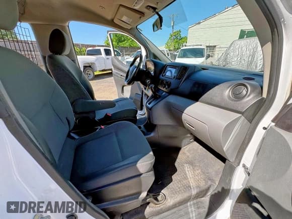 ✅ 2018 Nissan NV200 S • VIN: 3N6CM0KN0JK705415 • Lot: 56692465. Wystawiony na Copart z przebiegiem 263 522 mil. Bezpłatny archiwum sprzedaży aukcyjnych z USA i szczegółowy raport historii pojazdu na DreamBid. Zdjęcie 5.