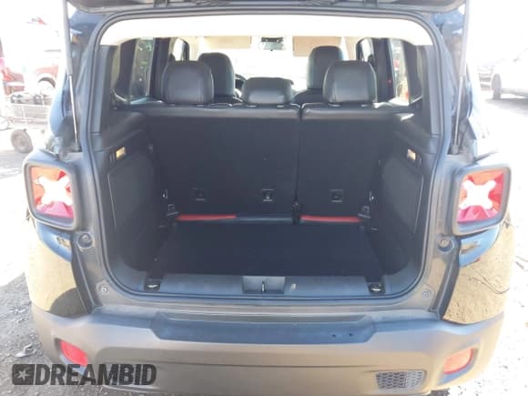 ✅ 2015 Jeep Renegade Latitude • VIN: ZACCJABH0FPB66182 • Lot: 43634862. Listed on IAAI with 49,018 mi. Free auction sales archive from the USA and detailed vehicle history report at DreamBid. Image 17.