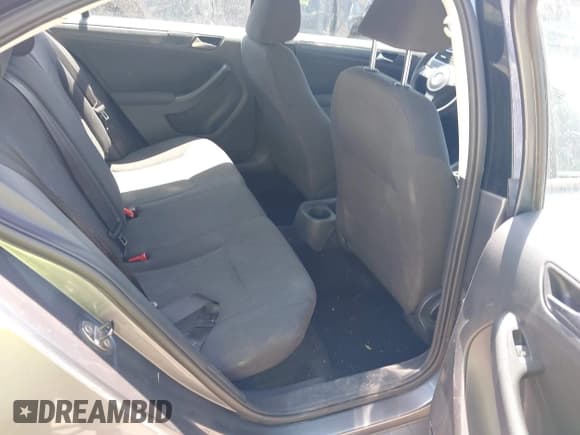 ✅ 2012 Volkswagen Jetta S • VIN: 3VW2K7AJ6CM385436 • Lot: 42506347. Wystawiony na IAAI z przebiegiem 200 332 mil. Bezpłatny archiwum sprzedaży aukcyjnych z USA i szczegółowy raport historii pojazdu na DreamBid. Zdjęcie 8.