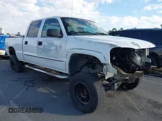 ✅ 2006 GMC Sierra 1500HD Classic SLE1 • VIN: 1GTGC13U46F203666 • Lot: 43512864. Wystawiony na IAAI z przebiegiem Nie podano. Bezpłatny archiwum sprzedaży aukcyjnych z USA i szczegółowy raport historii pojazdu na DreamBid. Zdjęcie 1.