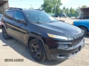 ✅ 2015 Jeep Cherokee Latitude • VIN: 1C4PJMCS8FW727747 • Lot: 42891874. Wystawiony na IAAI z przebiegiem 141 831 mil. Bezpłatny archiwum sprzedaży aukcyjnych z USA i szczegółowy raport historii pojazdu na DreamBid. Zdjęcie 1.