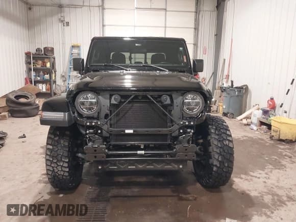 ✅ 2022 Jeep Gladiator Willys Sport • VIN: 1C6HJTAG2NL163338 • Lot: 41273645. Wystawiony na IAAI z przebiegiem 14 031 mil. Bezpłatny archiwum sprzedaży aukcyjnych z USA i szczegółowy raport historii pojazdu na DreamBid. Zdjęcie 13.