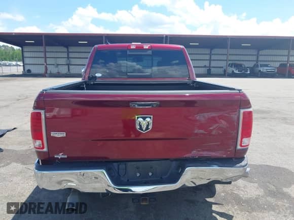 2017 Ram 1500 Laramie z VIN 1C6RR6NT2HS818002, wystawiony jako IAAI lot #42720321 z przebiegiem 89 641 mil mil oraz . Historia ofert i sprzedaży dostępna na DreamBid. Obrazek 16.