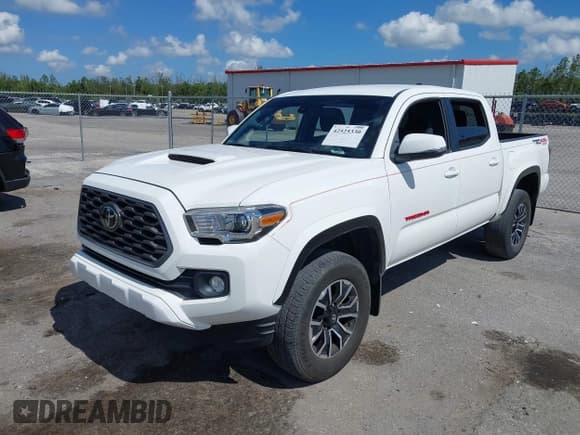 ✅ 2020 Toyota Tacoma SR5 • VIN: 3TMCZ5AN1LM360874 • Lot: 42525330. Listed on IAAI with 49,266 mi. Free auction sales archive from the USA and detailed vehicle history report at DreamBid. Image 2.