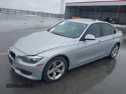 ✅ 2015 BMW 3 Series 320i xDrive • VIN: WBA3C3G57FNS74652 • Lot: 41723695. Wystawiony na IAAI z przebiegiem 146 919 mil. Bezpłatny archiwum sprzedaży aukcyjnych z USA i szczegółowy raport historii pojazdu na DreamBid. Zdjęcie 17.