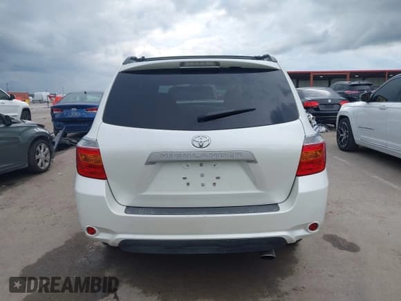 ✅ 2010 Toyota Highlander • VIN: 5TDZA3EH9AS004101 • Lot: 42508668. Listed on IAAI with 204,419 mi. Free auction sales archive from the USA and detailed vehicle history report at DreamBid. Image 16.