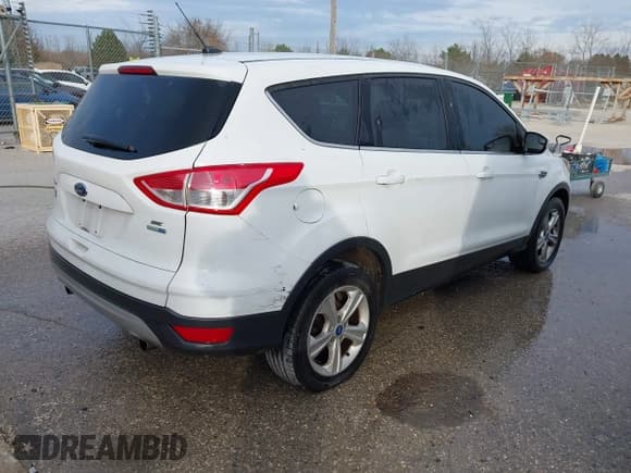✅ 2013 Ford Escape SE • VIN: 1FMCU9GX2DUB64952 • Lot: 43620384. Wystawiony na IAAI z przebiegiem 190 530 mil. Bezpłatny archiwum sprzedaży aukcyjnych z USA i szczegółowy raport historii pojazdu na DreamBid. Zdjęcie 4.