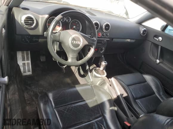 ✅ 2003 Audi TT • VIN: TRUWT28N231012698 • Lot: 81917055. Listed on Copart with 199,493 mi. Free auction sales archive from the USA and detailed vehicle history report at DreamBid. Image 8.