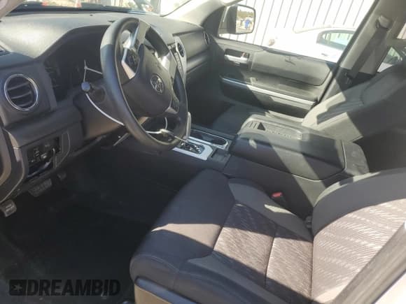 ✅ 2018 Toyota Tundra SR5 • VIN: 5TFEM5F12JX129504 • Лот: 92424235. Опубликован ранее на Copart с пробегом 61 189 миль. Бесплатный доступ к архиву аукционных продаж из США и подробный отчёт об истории автомобиля на DreamBid. Изображение 7.