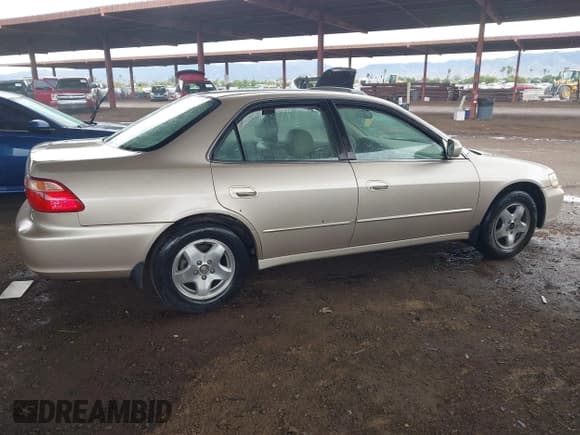 ✅ 2000 Honda Accord EX • VIN: 1HGCG1655YA028823 • Lot: 43741498. Listed on IAAI with 224,035 mi. Free auction sales archive from the USA and detailed vehicle history report at DreamBid. Image 13.