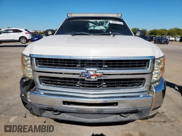 ✅ 2007 Chevrolet Silverado 2500HD 1LT • VIN: 1GCHC23K07F557176 • Lot: 90481755. Wystawiony na Copart z przebiegiem Nie podano. Bezpłatny archiwum sprzedaży aukcyjnych z USA i szczegółowy raport historii pojazdu na DreamBid. Zdjęcie 5.