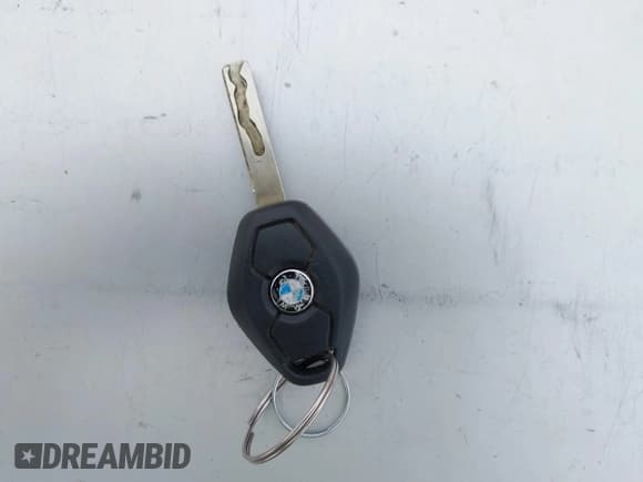 ✅ 2004 BMW 3 Series 325i • VIN: WBAAZ33464KP85402 • Лот: 42643413. Опубликован ранее на IAAI с пробегом 48 706 миль. Бесплатный доступ к архиву аукционных продаж из США и подробный отчёт об истории автомобиля на DreamBid. Изображение 11.