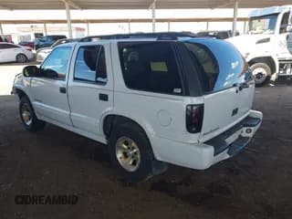 ✅ 2001 Chevrolet Blazer LT • VIN: 1GNCS13W412203936 • Lot: 43173781. Wystawiony na IAAI z przebiegiem 193 875 mil. Bezpłatny archiwum sprzedaży aukcyjnych z USA i szczegółowy raport historii pojazdu na DreamBid. Zdjęcie 3.