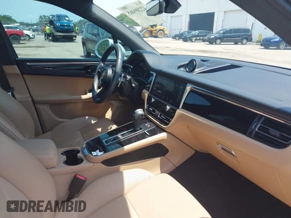✅ 2023 Porsche Macan • VIN: WP1AA2A55PLB11111 • Lot: 42209465. Listed on IAAI with 25,612 mi. Free auction sales archive from the USA and detailed vehicle history report at DreamBid. Image 5.