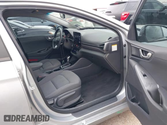 ✅ 2022 Hyundai Ioniq Blue • VIN: KMHC65LCXNU266510 • Lot: 41435358. Wystawiony na IAAI z przebiegiem 82 463 mil. Bezpłatny archiwum sprzedaży aukcyjnych z USA i szczegółowy raport historii pojazdu na DreamBid. Zdjęcie 5.