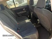 ✅ 2011 Nissan Versa S • VIN: 3N1BC1CPXBL415267 • Лот: 66828565. Опубликован ранее на Copart с пробегом 128 157 миль. Бесплатный доступ к архиву аукционных продаж из США и подробный отчёт об истории автомобиля на DreamBid. Изображение 10.