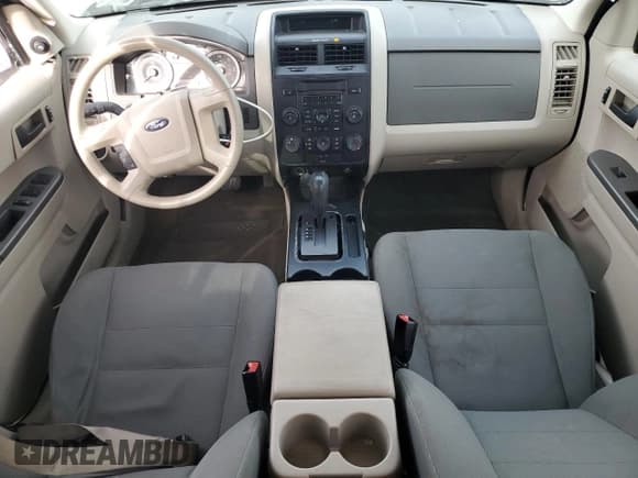 ✅ 2012 Ford Escape XLS • VIN: 1FMCU9C71CKA51266 • Lot: 91503485. Wystawiony na Copart z przebiegiem 208 609 mil. Bezpłatny archiwum sprzedaży aukcyjnych z USA i szczegółowy raport historii pojazdu na DreamBid. Zdjęcie 8.