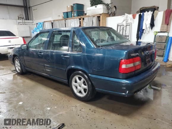✅ 1998 Volvo S70 • VIN: YV1LS5577W1497166 • Лот: 87835355. Опубликован ранее на Copart с пробегом 153 613 миль. Бесплатный доступ к архиву аукционных продаж из США и подробный отчёт об истории автомобиля на DreamBid. Изображение 2.