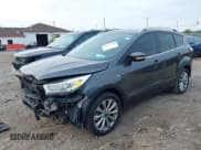 ✅ 2017 Ford Escape Titanium • VIN: 1FMCU0JD9HUE03672 • Lot: 42411549. Wystawiony na IAAI z przebiegiem 89 846 mil. Bezpłatny archiwum sprzedaży aukcyjnych z USA i szczegółowy raport historii pojazdu na DreamBid. Zdjęcie 2.