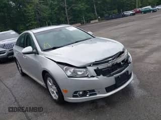 2014 Chevrolet Cruze 1LT z VIN 1G1PD5SB5E7458087, wystawiony jako IAAI lot #42322911 z przebiegiem 167 538 mil mil oraz . Historia ofert i sprzedaży dostępna na DreamBid. Obrazek 1.